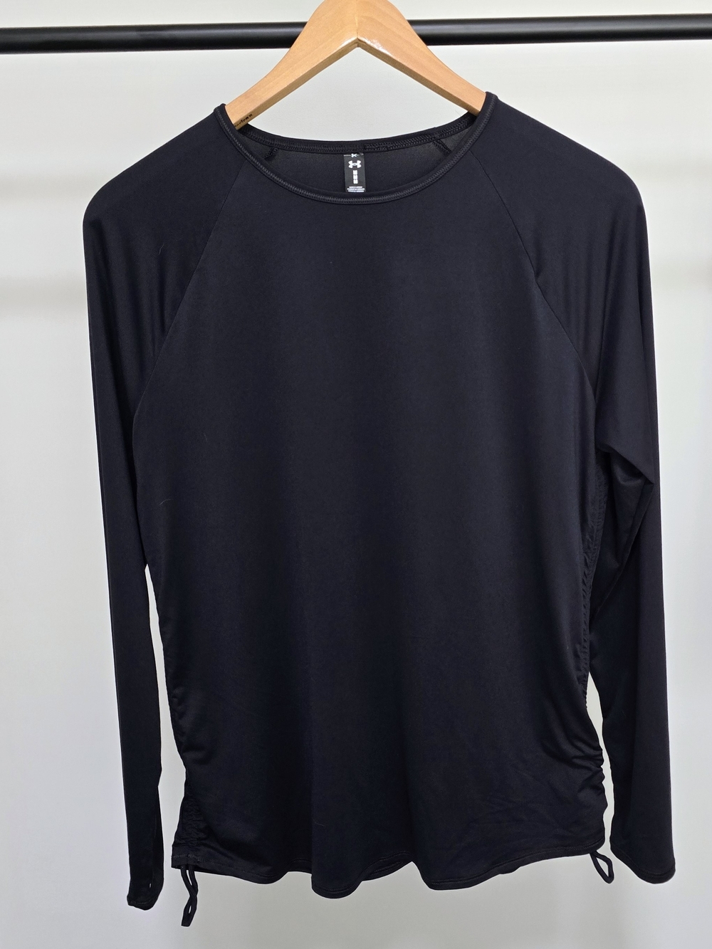 Under Armour Women's Black Long Sleeve Athletic Crew Neck Shirt
